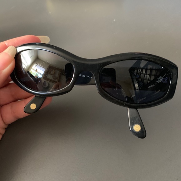 Vintage Chanel quilted sunglasses. - Picture 9 of 10